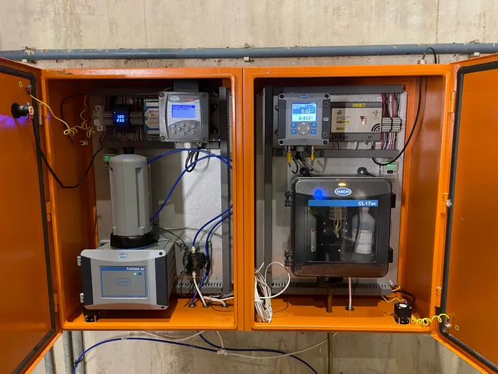 Inside the panel: HACH TU5300 sc turbidimeter, CL17sc chlorine analyser, sc controllers and an AiR IoT router